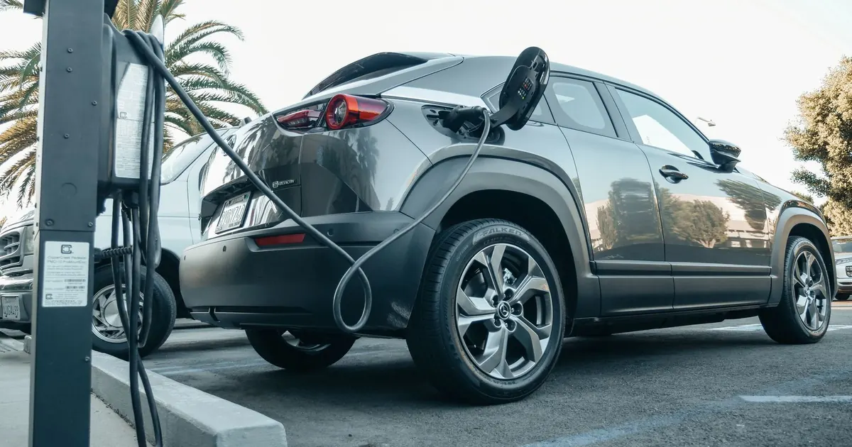 Bornes de recharge sur un parking d'entreprise